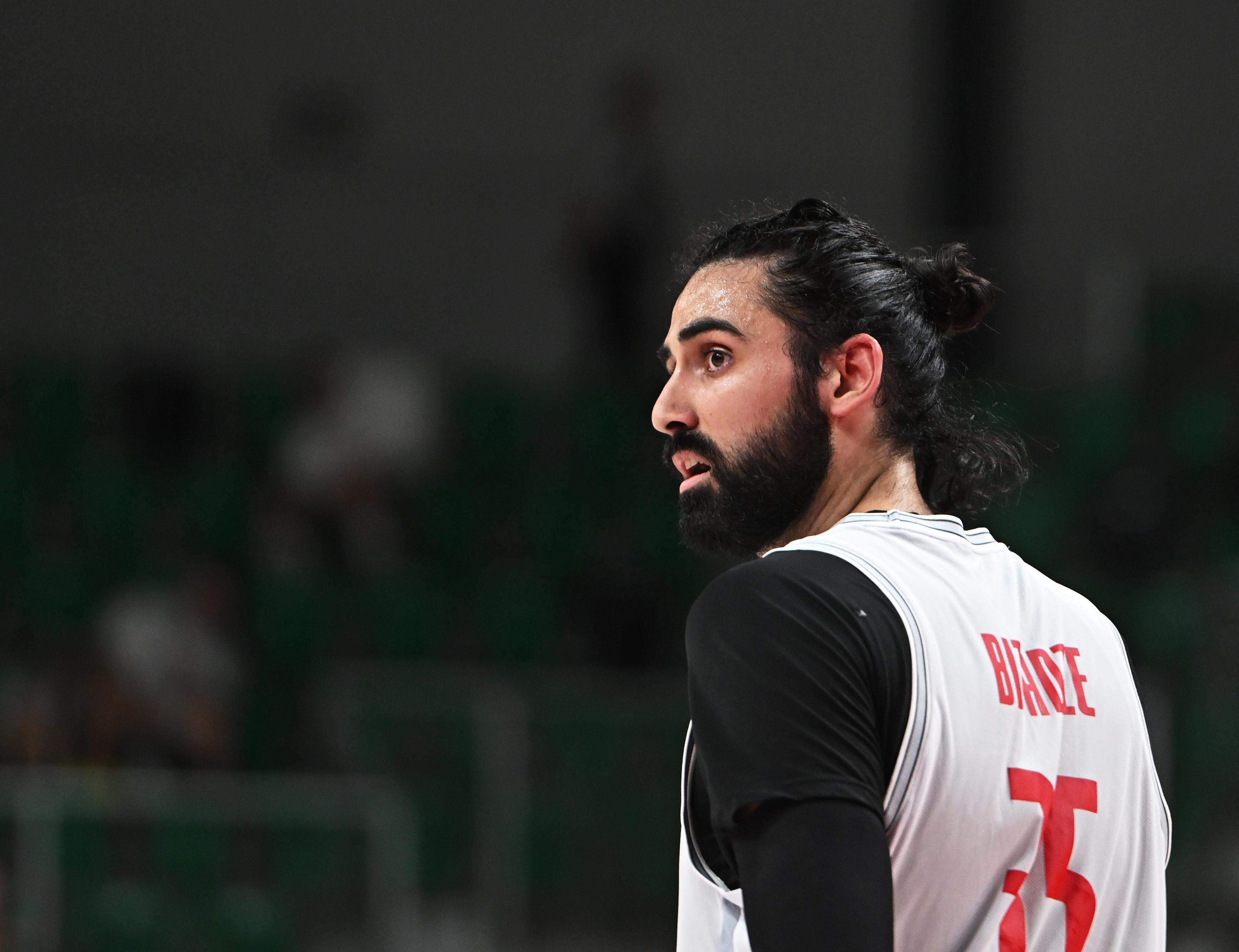 难救主!比塔泽13中9空砍全场最高22分外加4板3帽 罚球5中3